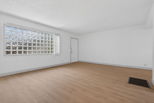 Photo - 933 Alamitos Ave Unit 03