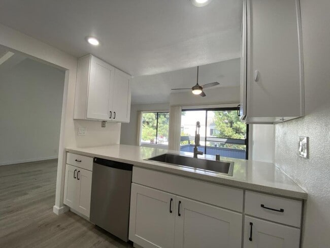 Photo - 160 N Richmont Dr