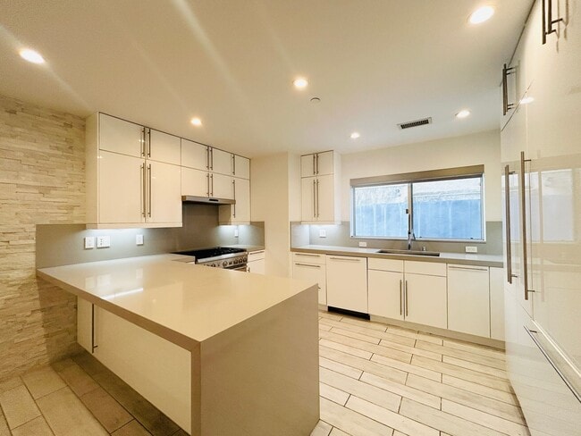 Photo - 947 4th St Unit Three Bedroom