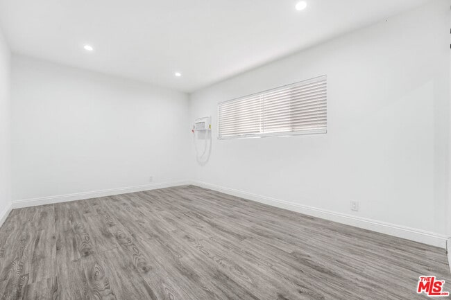 Photo - 317 S Kenmore Ave Unit 16