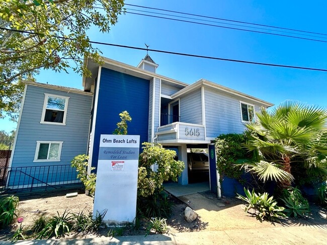 Building Photo - Renovated Studio with Parking Near Downtow... Unit 201