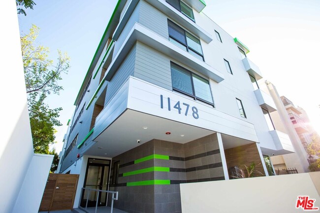 Building Photo - 11478 Moorpark St Unit 102