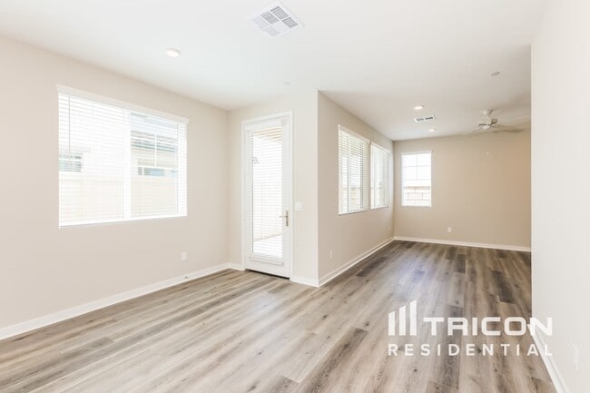 Photo - 31683 Hans Dr