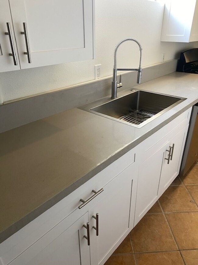 Photo - Available Now!! 1 Bedroom 1 Bathroom Back Unit