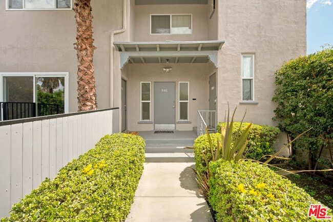 Photo - 840 N Fuller Ave