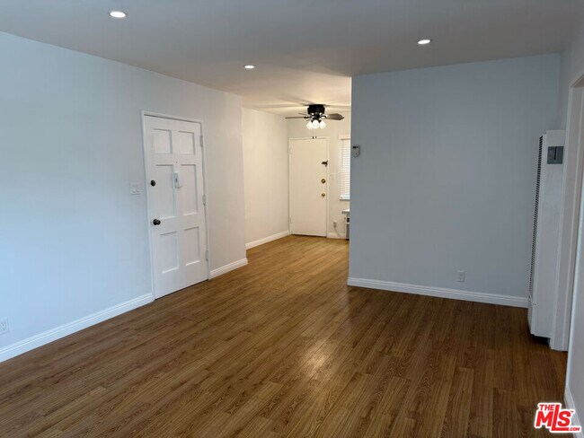 Photo - 4123 W Toluca Lake Ave