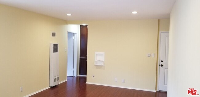 Photo - 5950 Carlton Way Unit 13