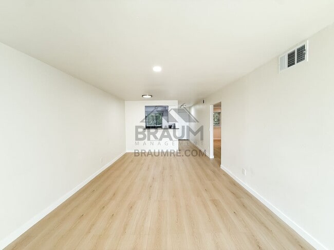 Building Photo - 11839 Burbank Blvd Unit 3
