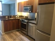 Bright & modern kitchen/stainless appliances - 321 Tenth Ave Unit 905