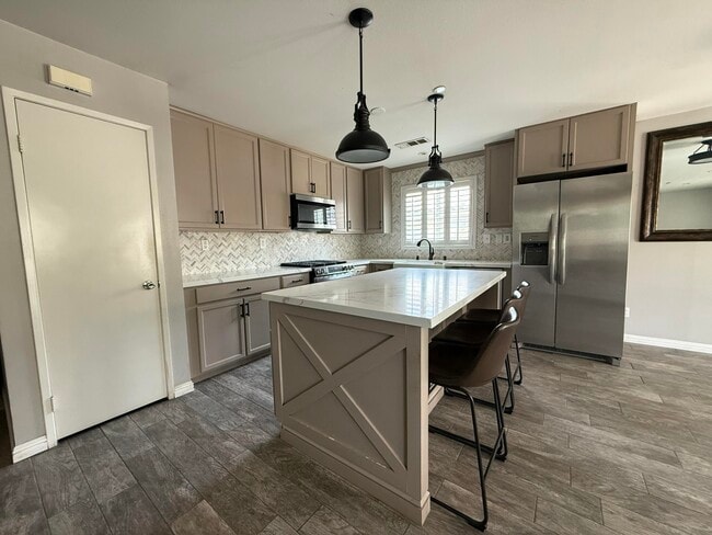 Building Photo - 84071 Laguna Ln