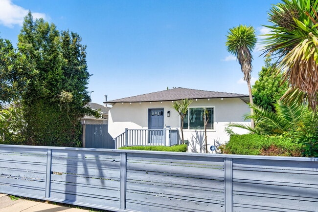 Photo - 10817 Charnock Rd