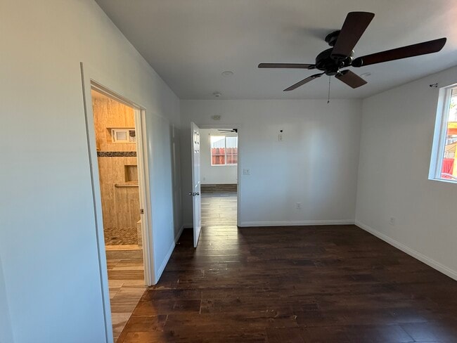 Photo - 18334 Lorne St