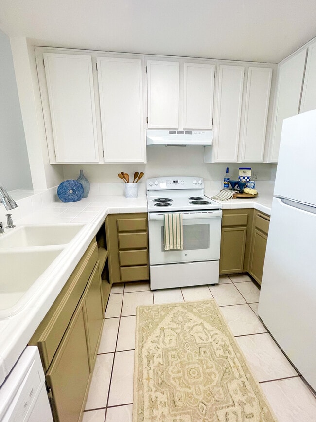 3br, 2BA Kitchen - Genesee Park