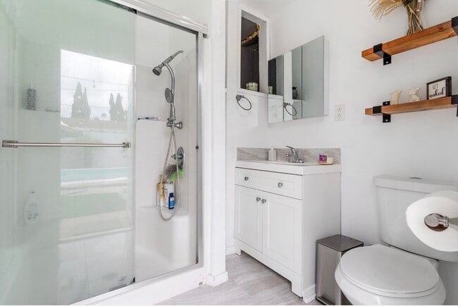 Building Photo - 11423 Pioneer Blvd Unit 11423 #c pioneer blvd