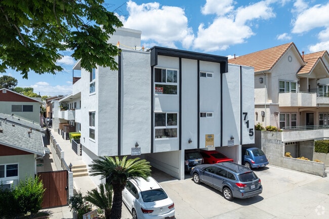 Building Photo - 715 E. Providencia Ave Rental