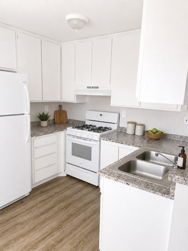 Building Photo - 16352 Pebble Beach Dr Unit 209