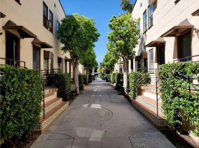 Photo - 600 E Garfield Ave Unit 21