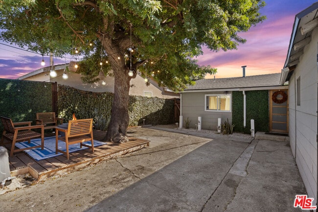 Building Photo - 3727 Siskiyou St Rental