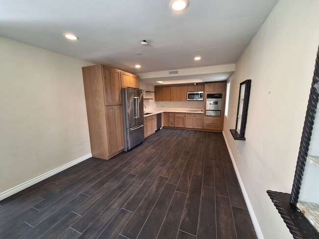 Photo - 2305 Rockefeller Ln