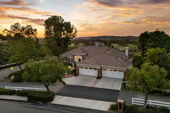 Photo - 2309 Skyline