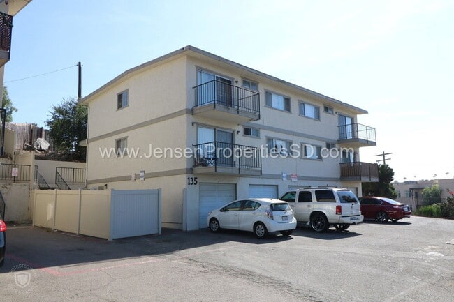 Building Photo - 135 The Circle Unit B
