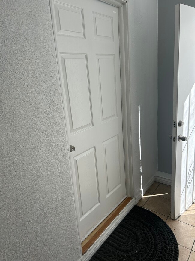 Building Photo - 521 Island Breeze Ln Unit 1 bedroom apartment full