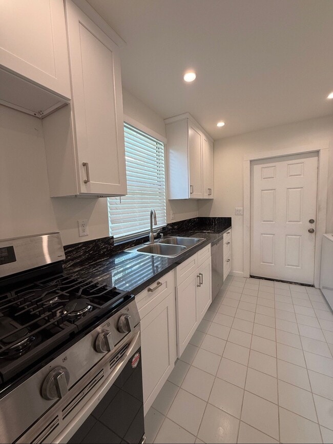 Photo - 1438 11th St Unit B