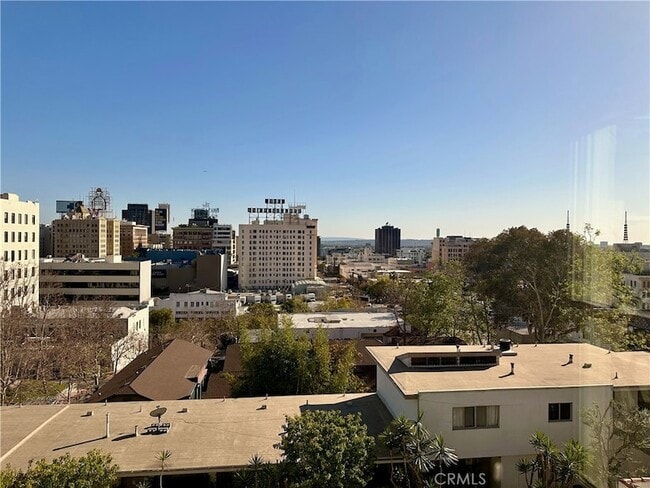 Building Photo - 6330 Franklin Ave