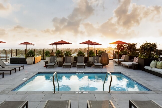 Building Photo - Denizen