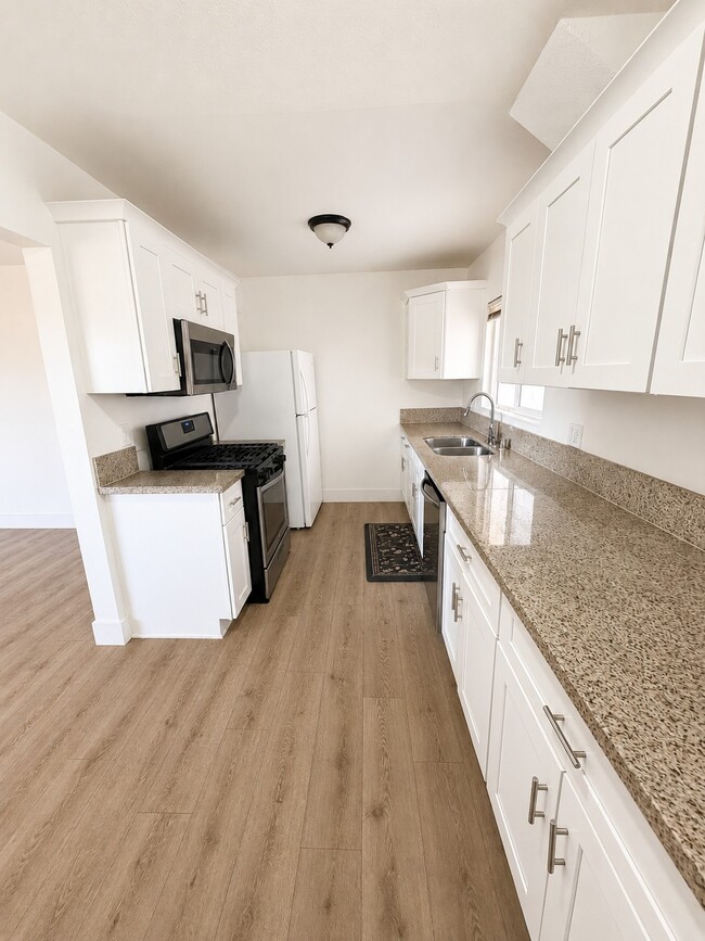 Photo - 240 E Winchester Dr