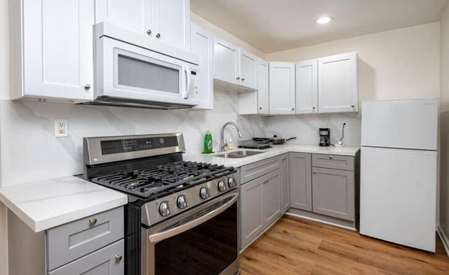 Photo - 1163 W 38th St Condo Unit 2