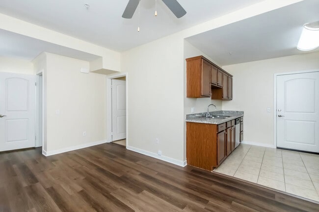 Photo - Vineyards at Palm Desert Apartment Homes
