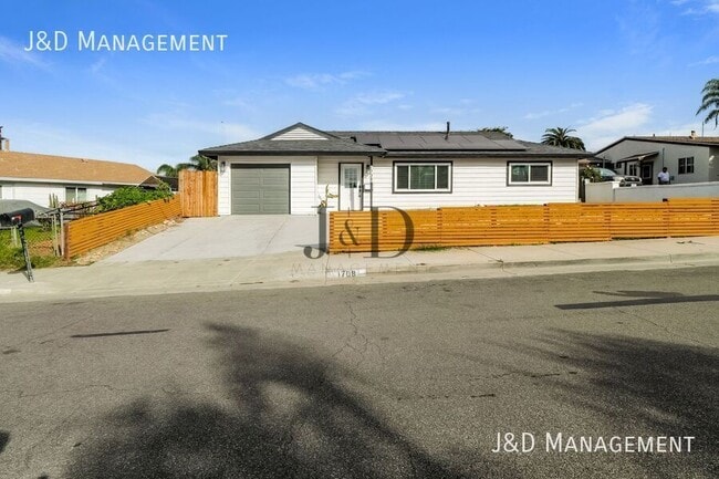 Photo - 1708 Marson St