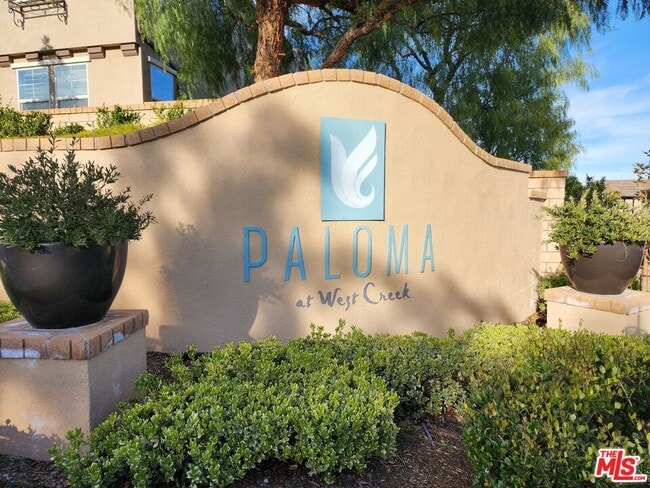 Building Photo - 28729 Jardineras Dr