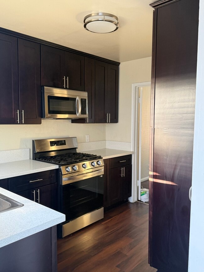 Building Photo - 14812 Magnolia Blvd Unit 14818 Magnolia Blvd