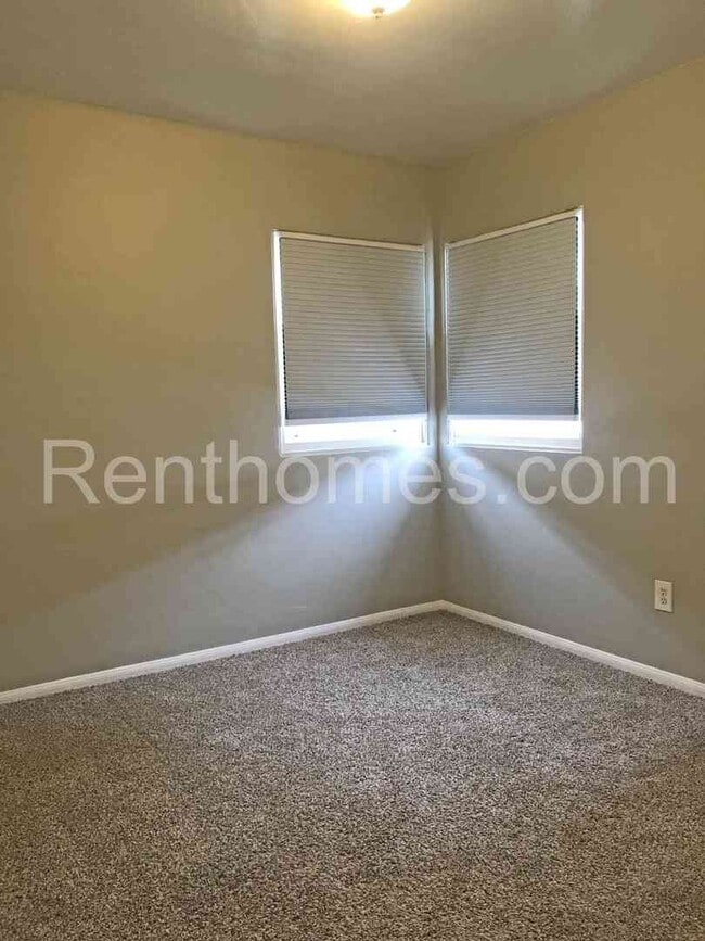 Photo - 2758 Hornblend St