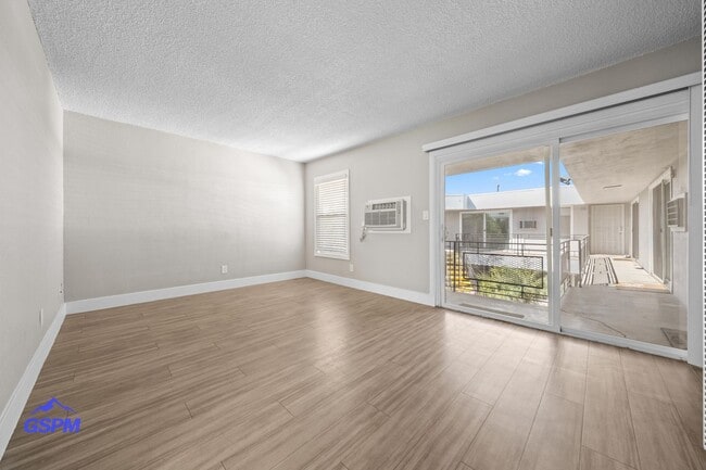 Photo - Willow Glen Apartments