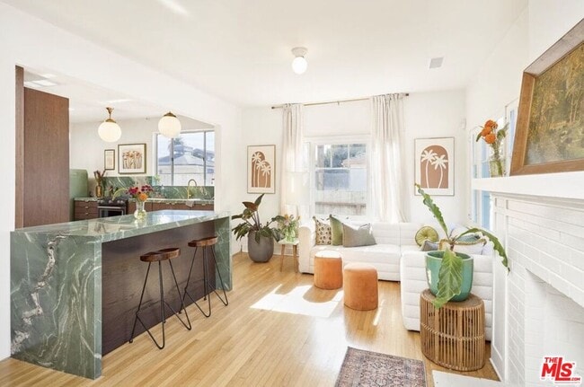 Photo - 818 Palms Blvd