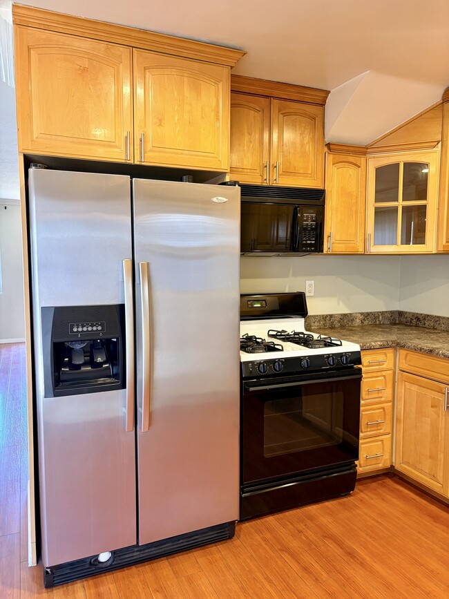 Photo - 17041 Roscoe Blvd