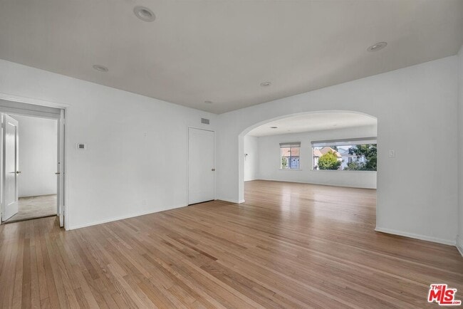 Photo - 157 S Elm Dr