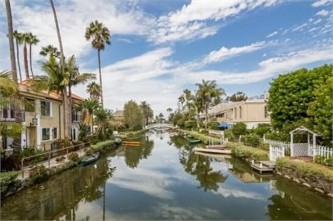 Building Photo - 474 Sherman Ave