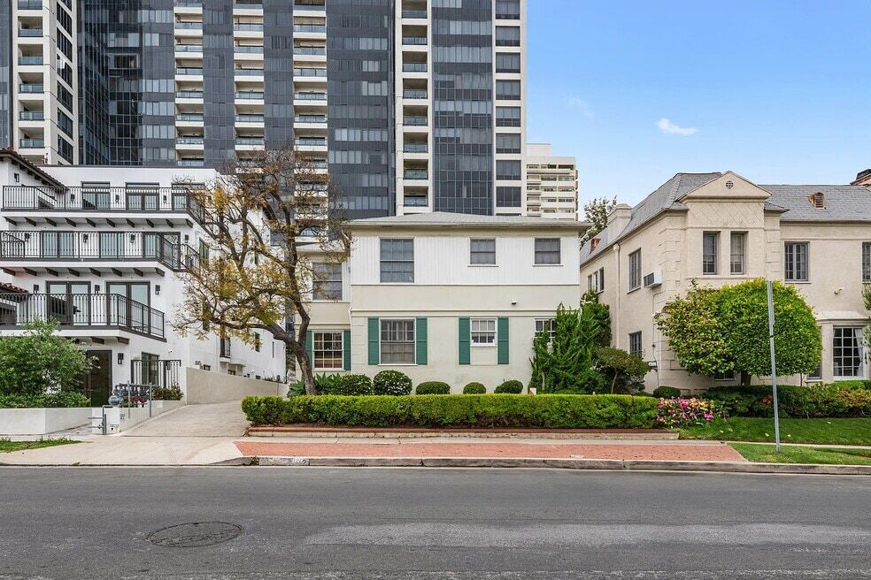 3D Tour - 10723 Ashton Ave