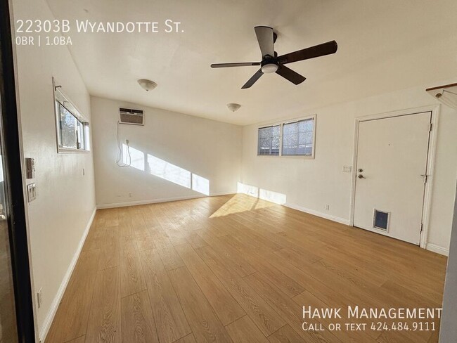 Photo - 22303 Wyandotte St