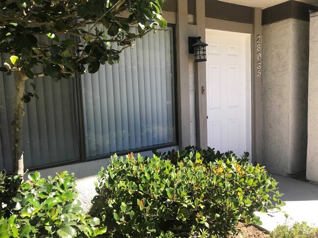 Building Photo - 28035 Ridgebluff Ct Rental