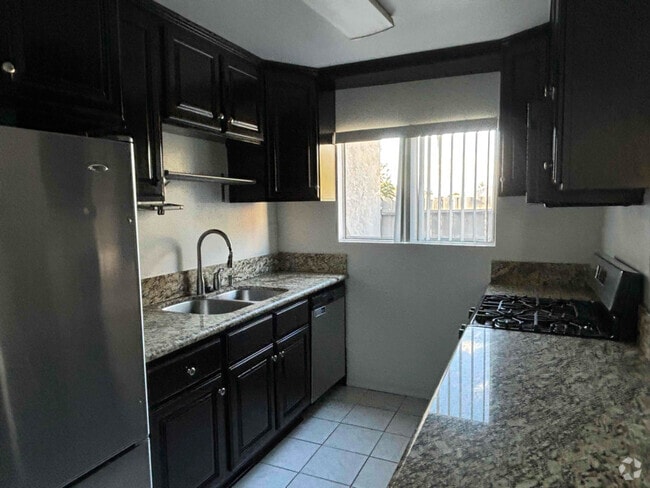 Building Photo - 2255 Cahuilla St Rental