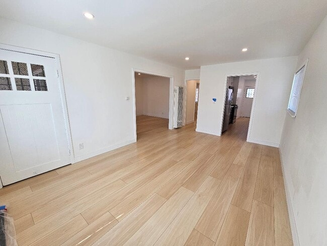 Photo - 529 W 47th St
