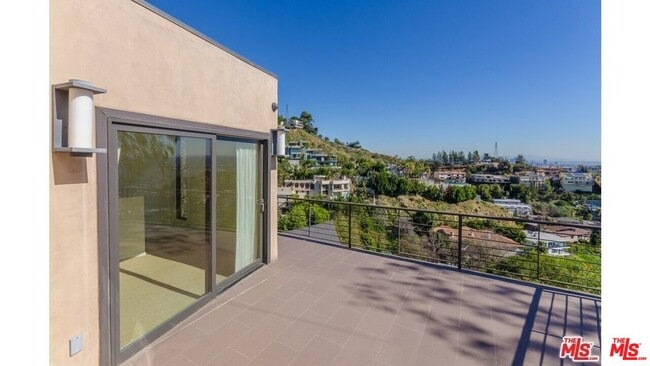 Building Photo - 1874 Sunset Plaza Dr