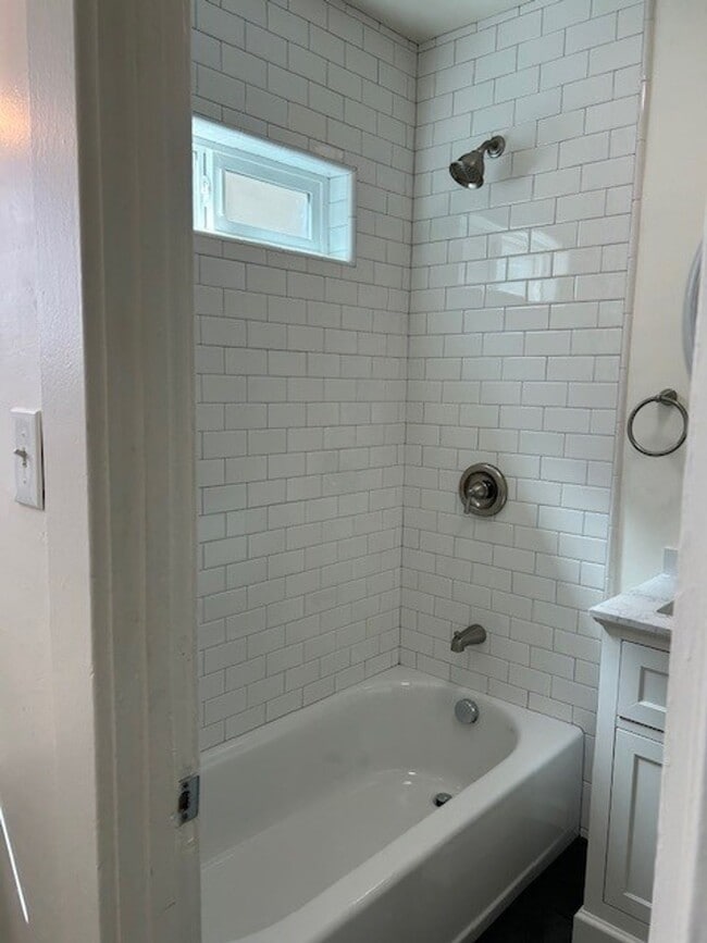 Photo - 1730 E. 7th St. #17