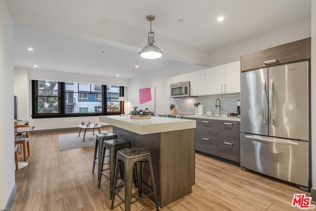 Photo - 932 S Hill St Unit 405