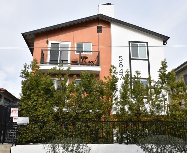 Photo - 5847 Willoughby Ave